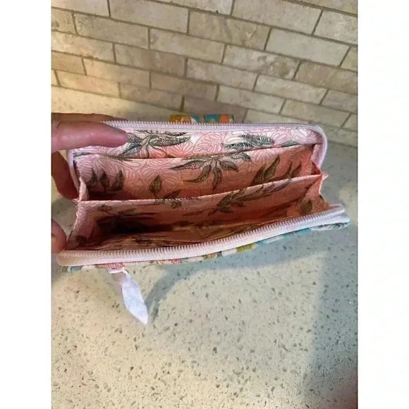 Vera Bradley RFID Turnlock Wallet Rain Forest Canopy Smartphone Travel 118 - Picture 3 of 4